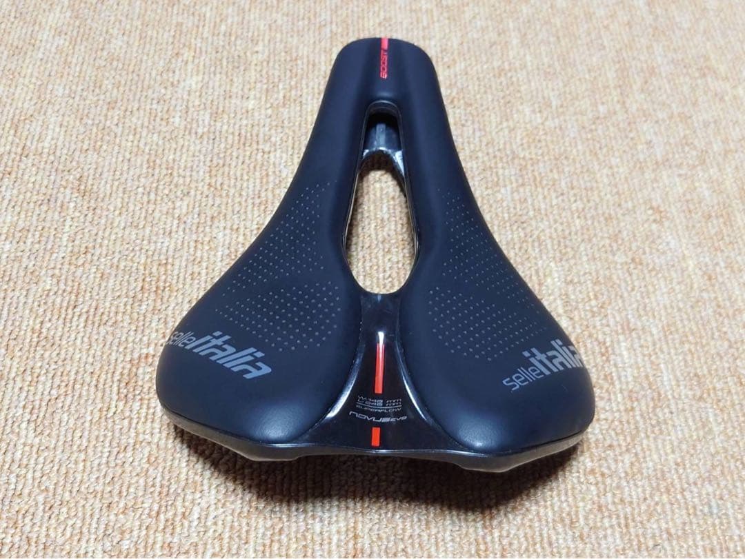 Selle Italia NOVUS BOOST EVO カーボンサドル