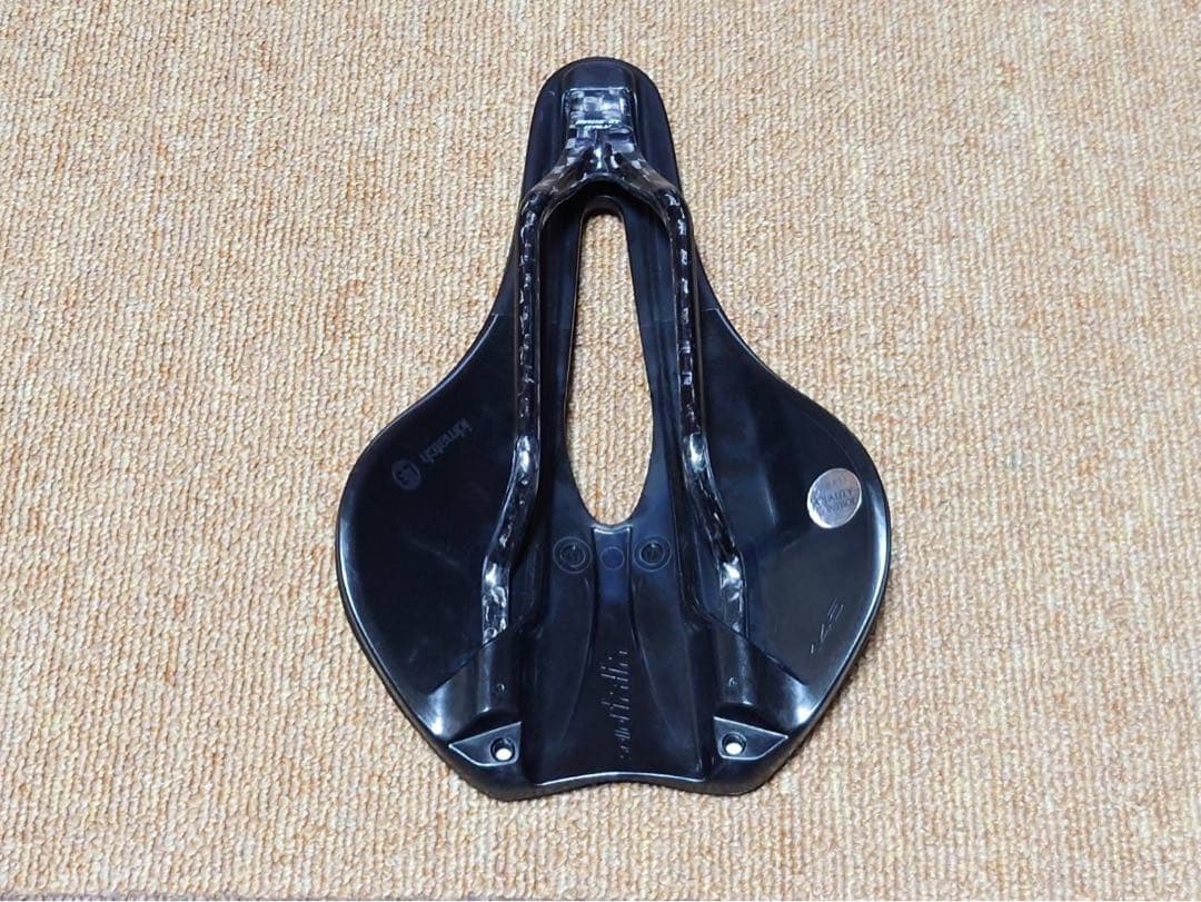 Selle Italia NOVUS BOOST EVO カーボンサドル