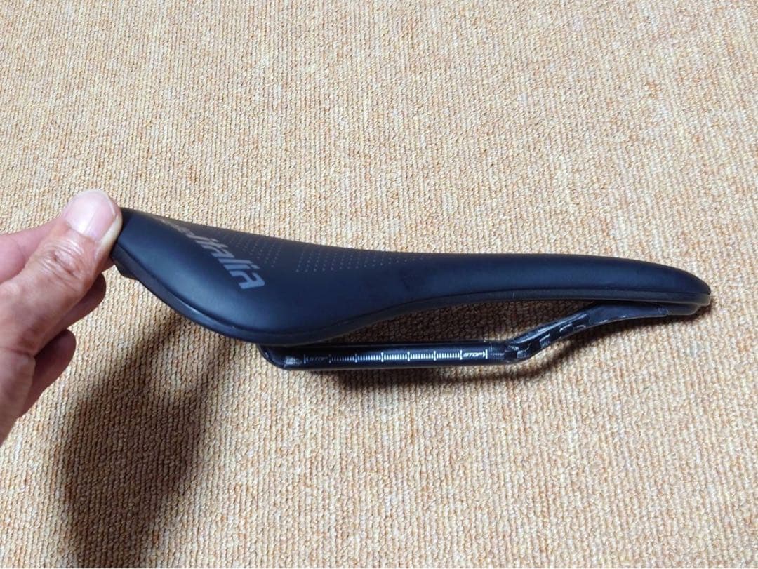 Selle Italia NOVUS BOOST EVO カーボンサドル