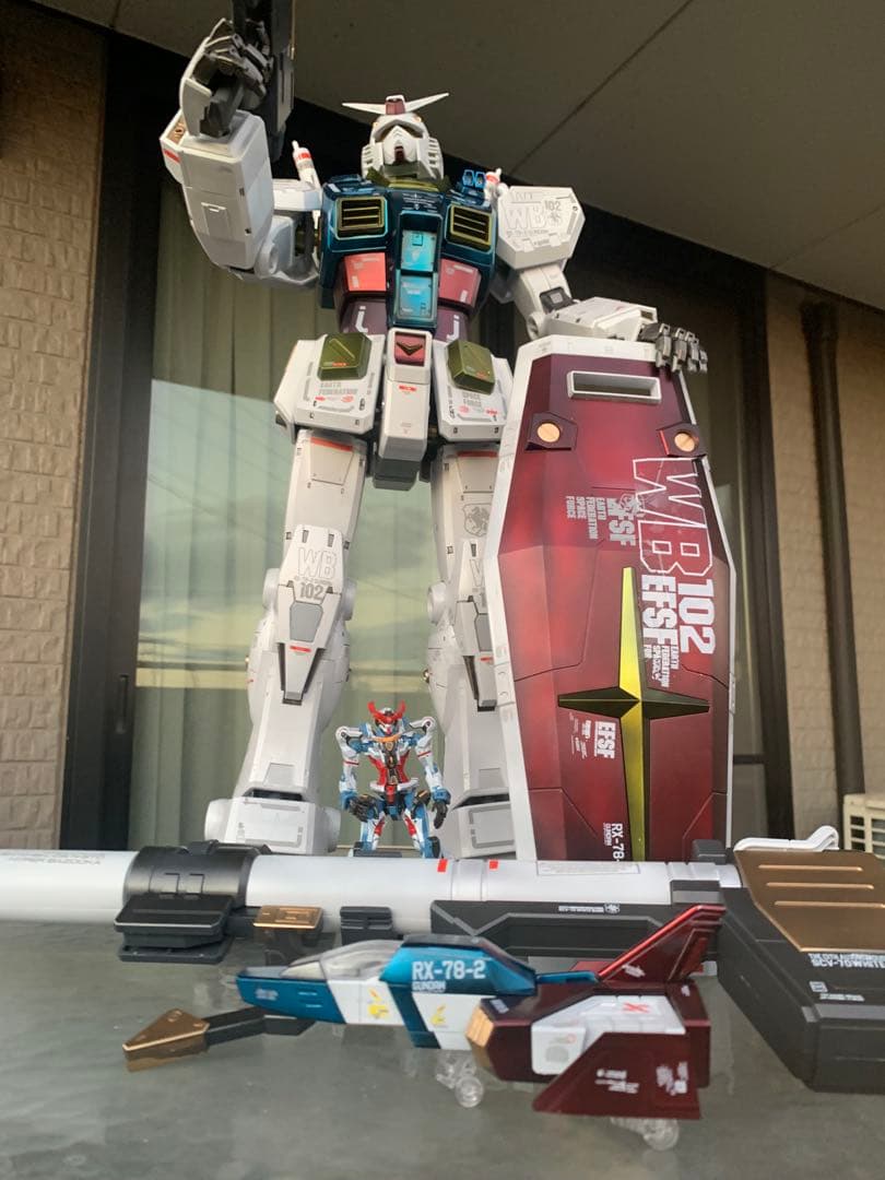 メガサイズ、1/35 ガンダム RX-78-2 海外製（方大競）全塗装。出品。