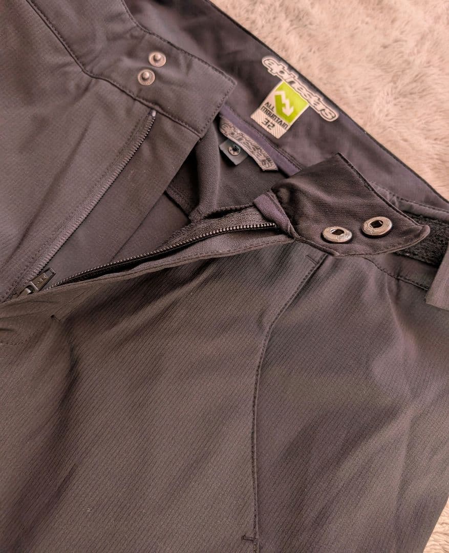 【新品タグ付】アルパインスターズ　マウンテン　ハーフパンツ　黒（32）