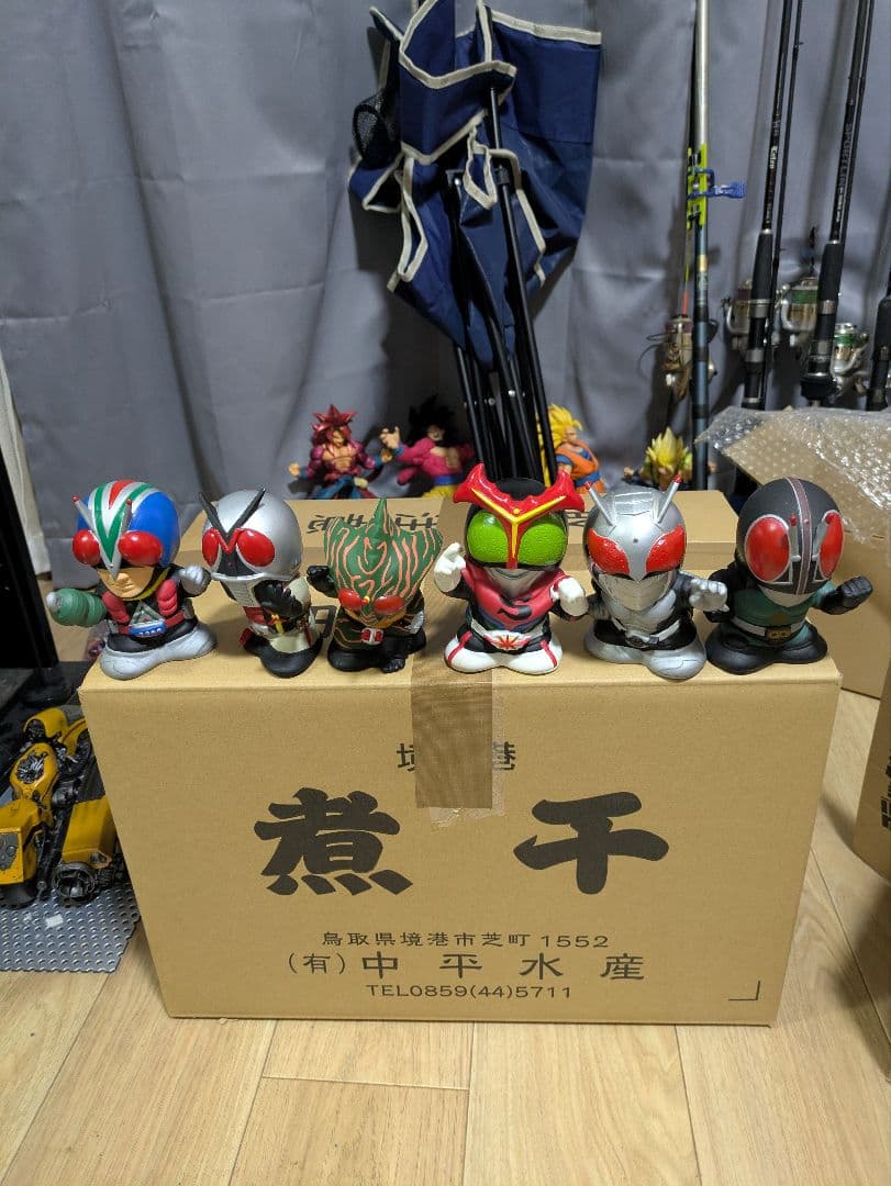 仮面ライダー フィギュア 13体セット貯金箱フルセット？おまけ付き