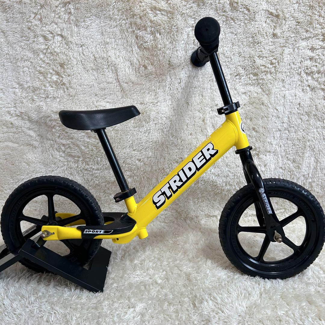 STRIDER SPORTS 12inch ストライダー イエロー　スタンド付き