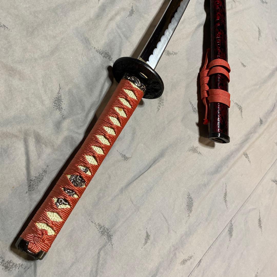 上級模造刀 赤柄 雲龍楕円鍔 乱れ赤糸黒鞘