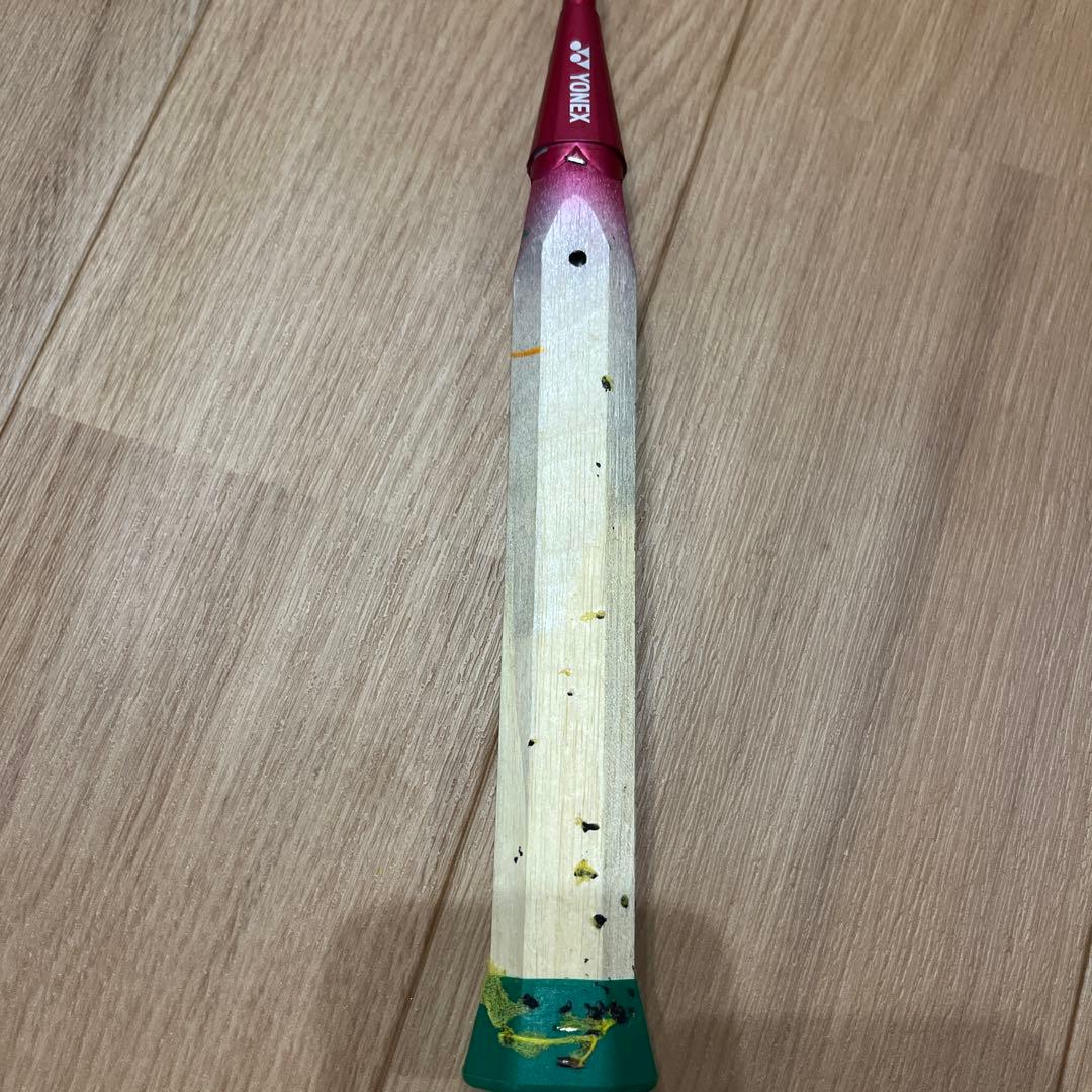 ヨネックス　ナノフレア700 4UG5