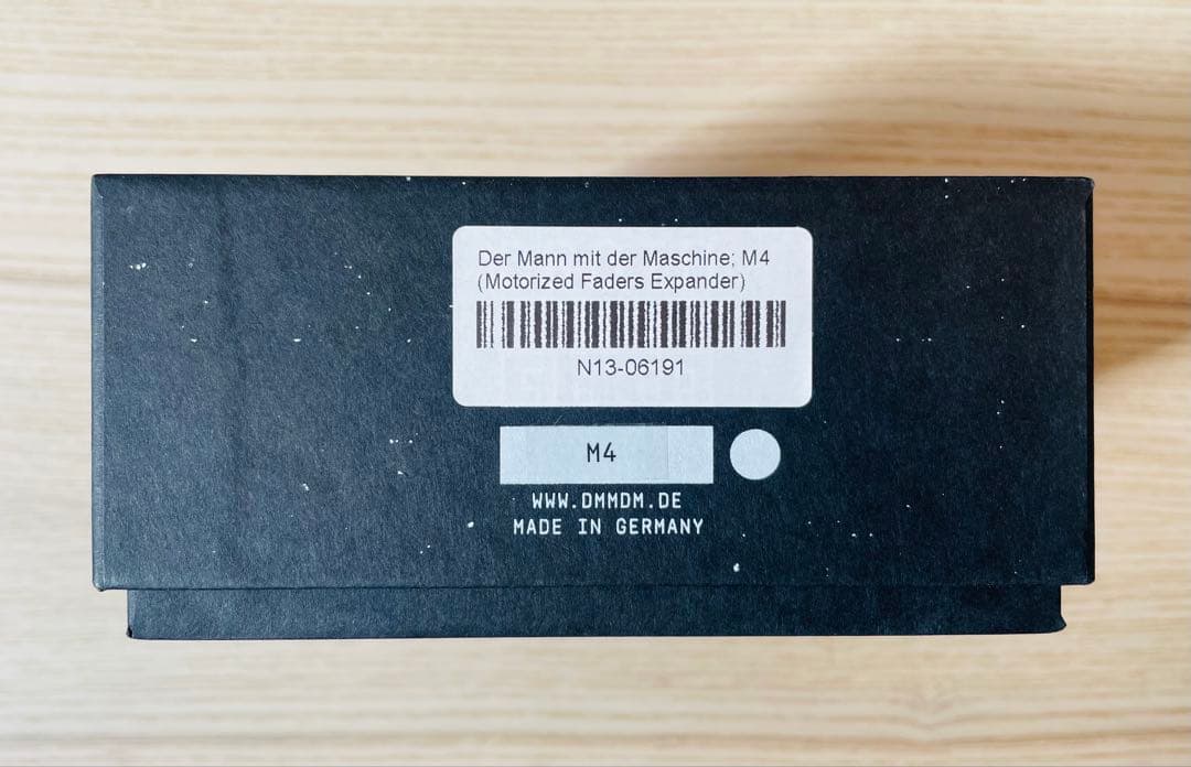 Der Mann mitder MaschineDROID M4 電動フェーダー