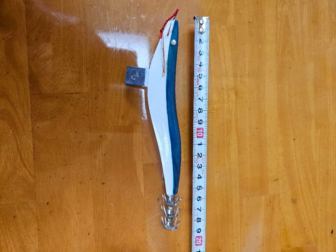 昔ながらの曳きエギです。未使用ですが少しやれがあります、御了解ください。