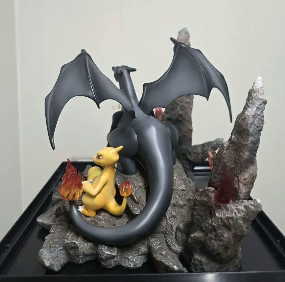 ポケットモンスター　色違い　フィギュア　リザードン