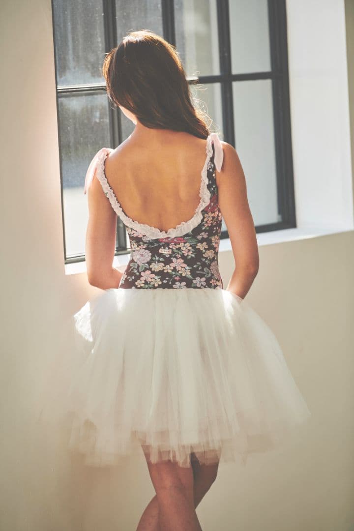 stina　スティナ　Lサイズ　タイプJ　フリル　花柄　中古美品