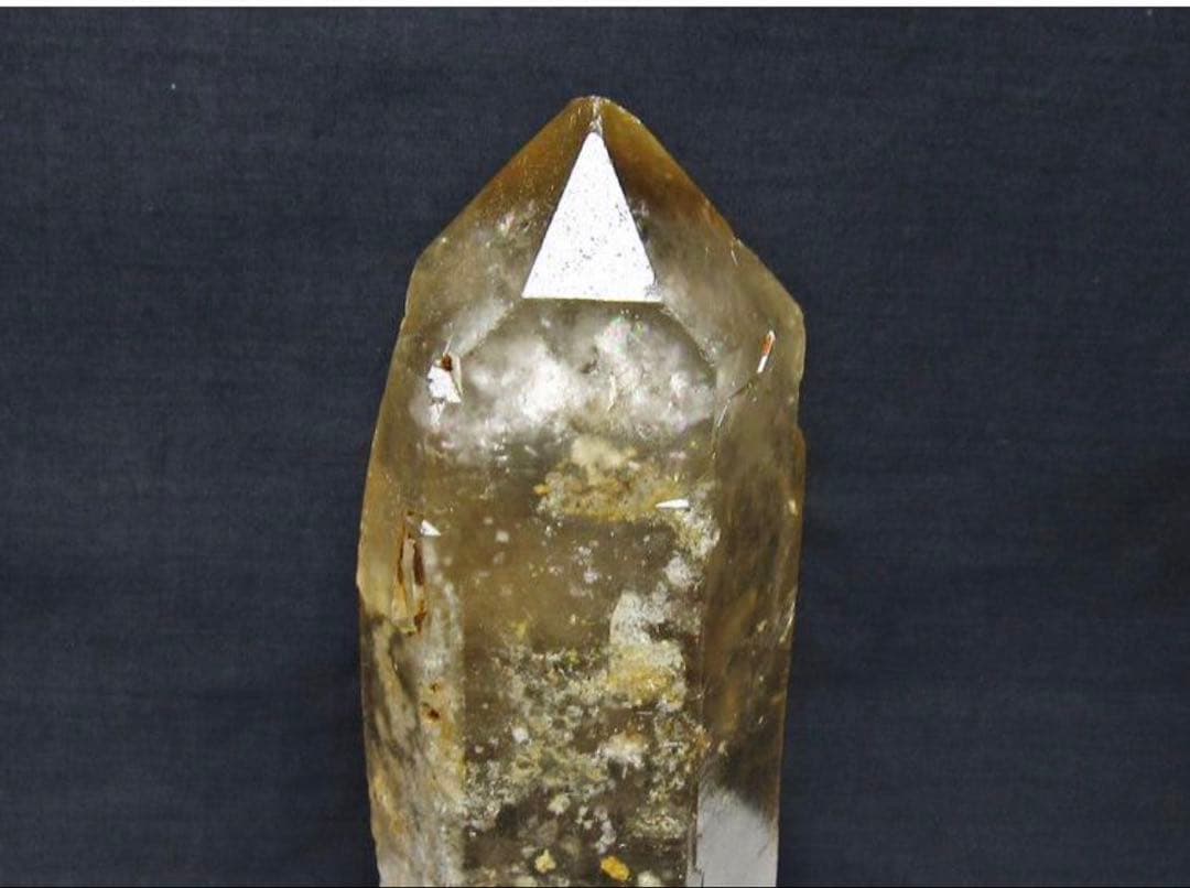 1.1Kg ライトニング水晶 原石