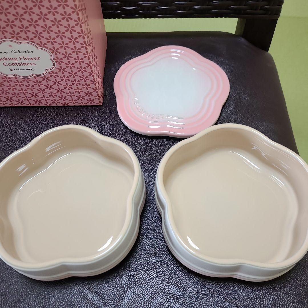 最終値下げ　新品　ル・クルーゼ　スタッキングフラワー