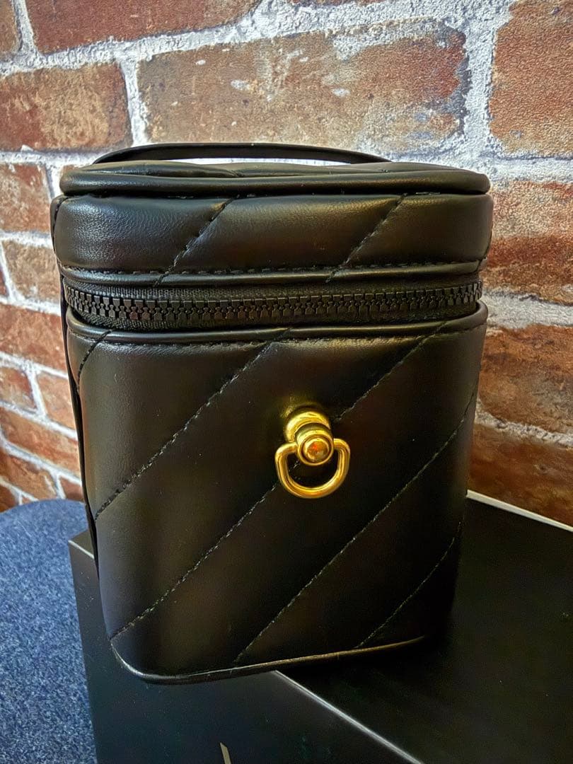 YSL ブラックレザーキルティングバッグ