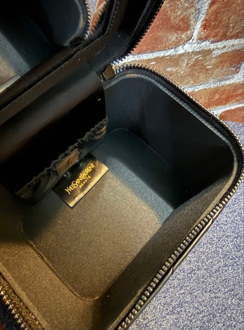 YSL ブラックレザーキルティングバッグ