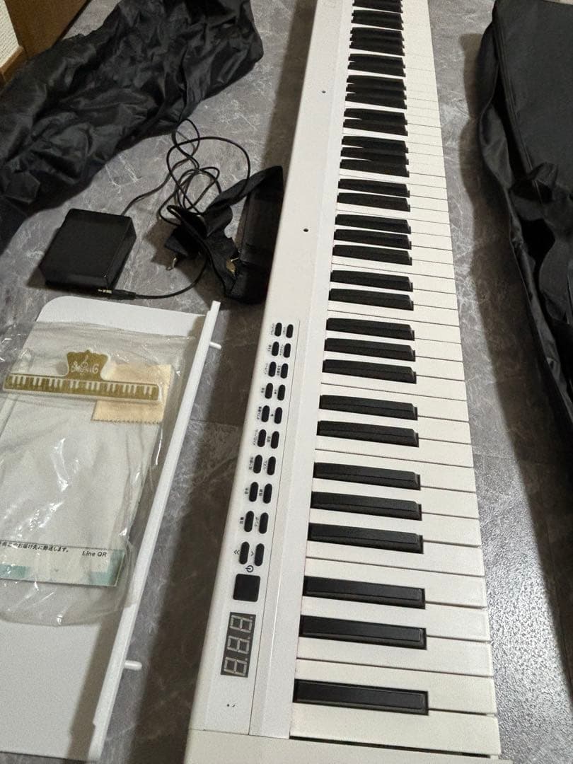 Carina 電子ピアノ 88鍵盤 ホワイト 充電式 スリム AF0088C