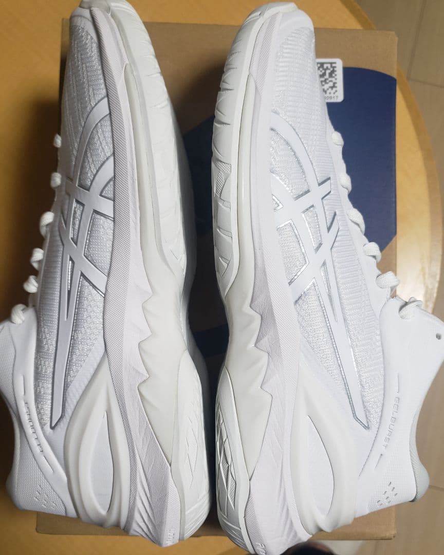 未使用　ASICS GELBURST 28 バスケットシューズ　27.0cm
