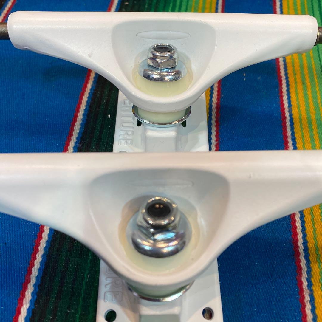 ベンチャー トラック TM WHITE LIGHTNING II 5.6