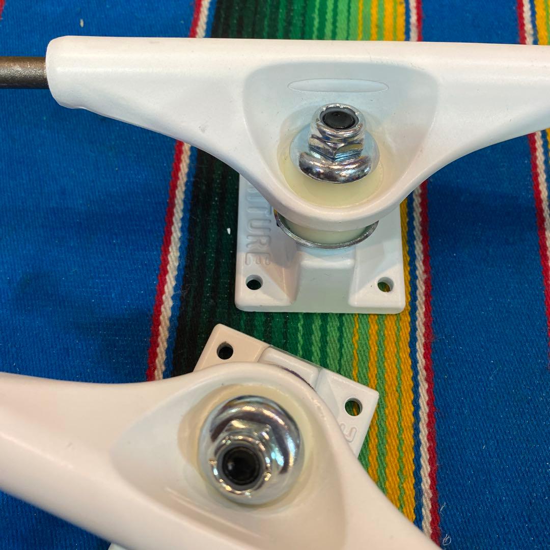 ベンチャー トラック TM WHITE LIGHTNING II 5.6