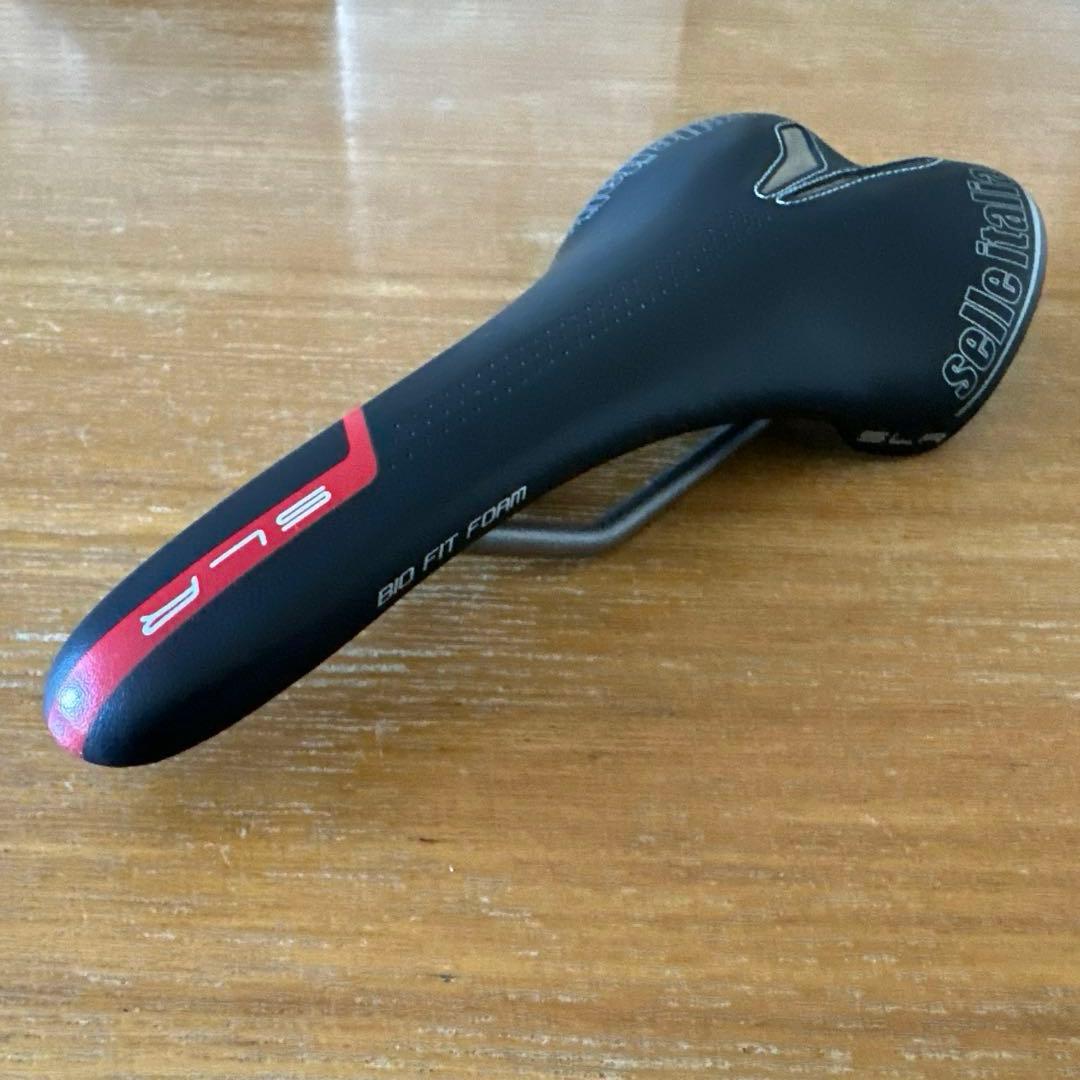 と*き様 Selle Italia SLR サドル ブラック/レッド