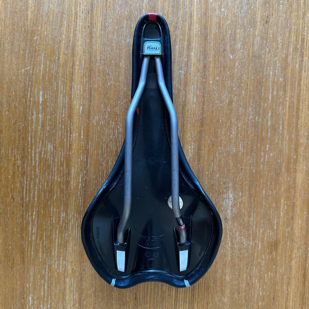 と*き様 Selle Italia SLR サドル ブラック/レッド