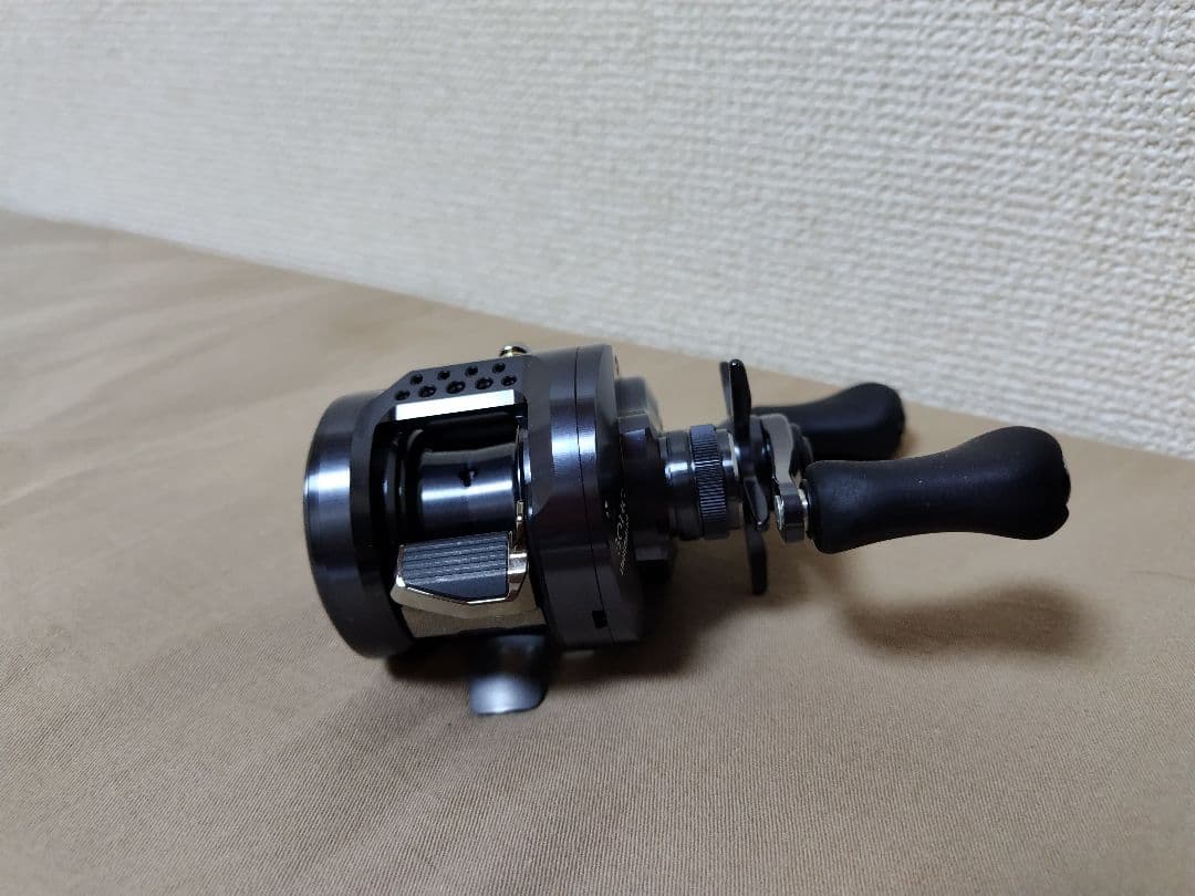 シマノカルカッタコンクエストシャローエディション30HG(100HGスプール付)