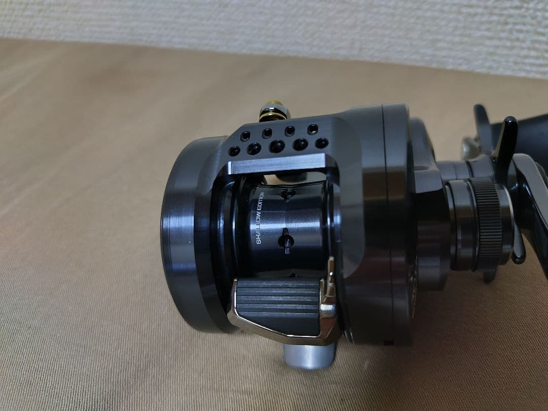 シマノカルカッタコンクエストシャローエディション30HG(100HGスプール付)