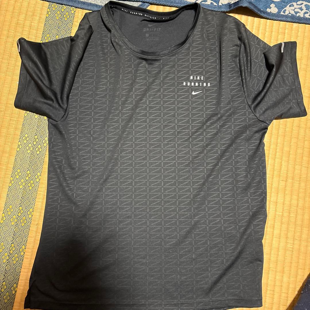 Nike DRI-FIT ランニングウェア　ディヴィジョン　ヴェイパーフライ