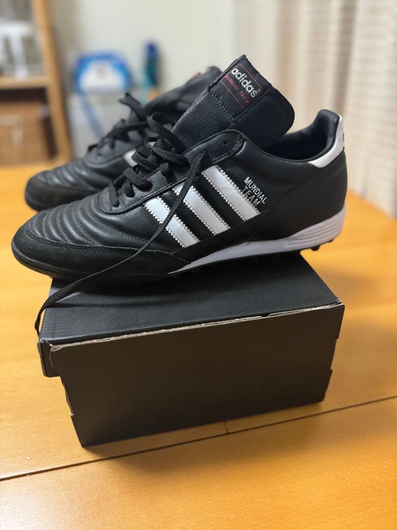 adidas ブラック/ランニングホワイト/レッド