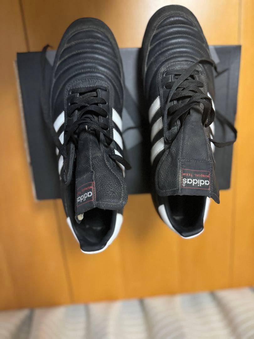 adidas ブラック/ランニングホワイト/レッド