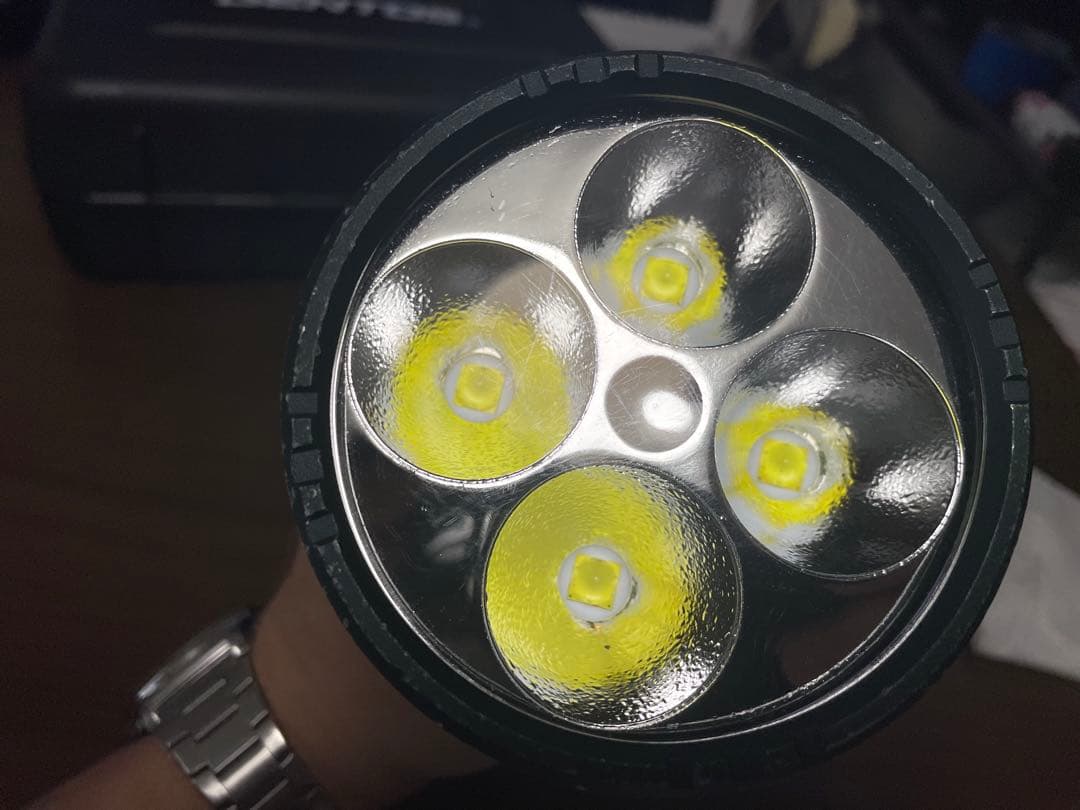 GENTOS UT-226R 高輝度懐中電灯 充電式