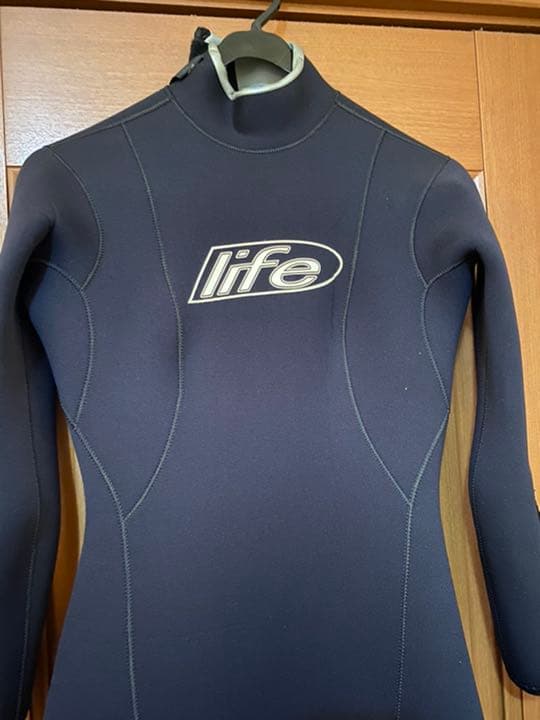 ウェットスーツ 　中古　Mサイズ　D-LIFE？