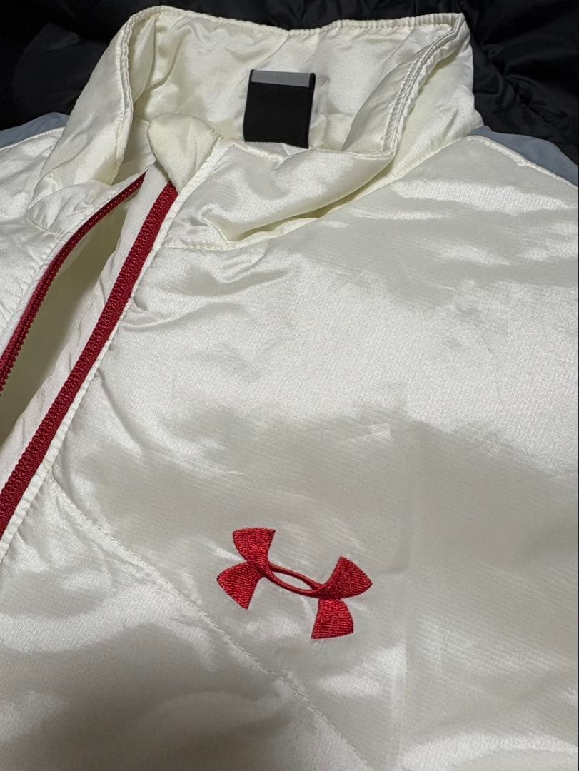 美品 Under Armour 軽量ジャケット ホワイト/グレー/レッド