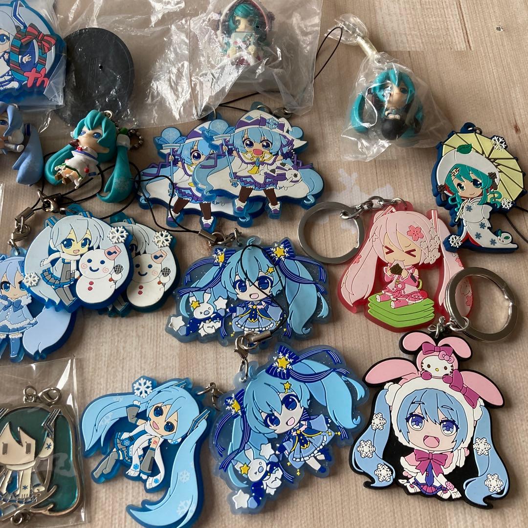 初音ミク 雪テーマ アクリルキーホルダーセット　ピンズ　フィギュア