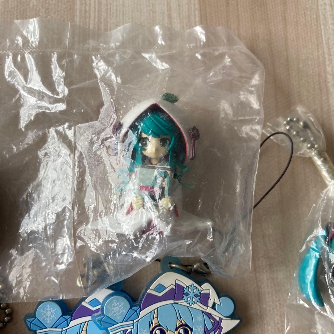 初音ミク 雪テーマ アクリルキーホルダーセット　ピンズ　フィギュア