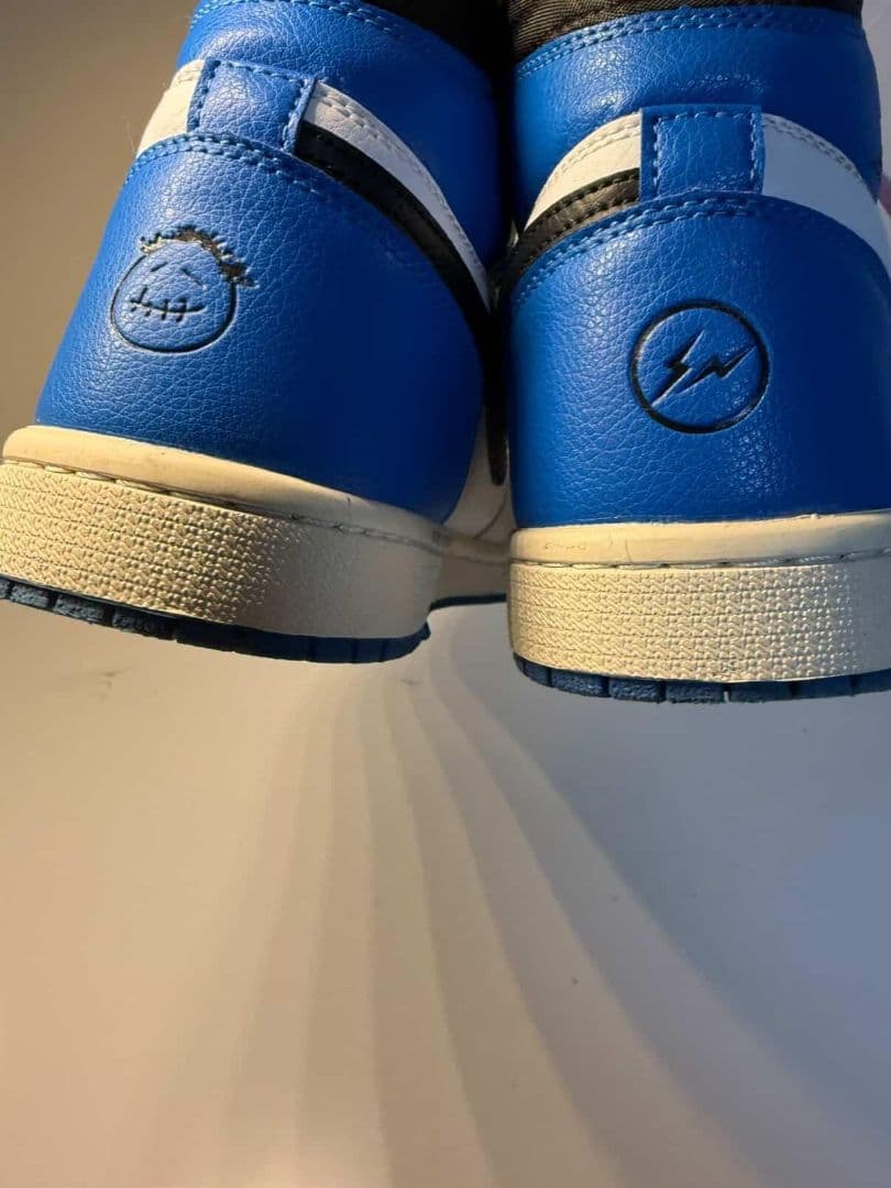 Travis Scott×fragment AJ1 High OG 人気コラボ