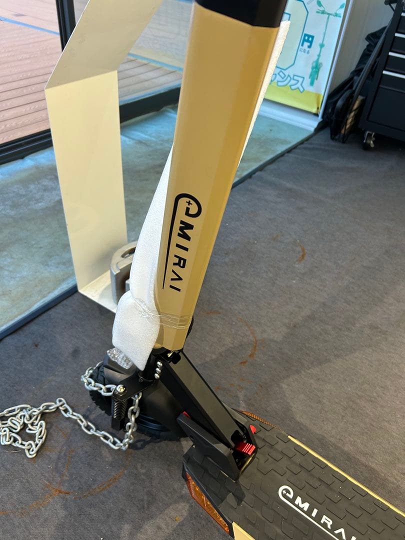 日本製EVスクーター　一台サンドベージュ　サドル付き展示車