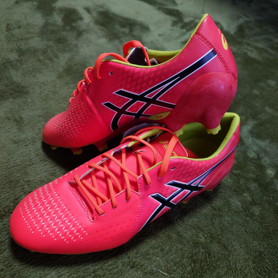 asics サッカーシューズ ピンク