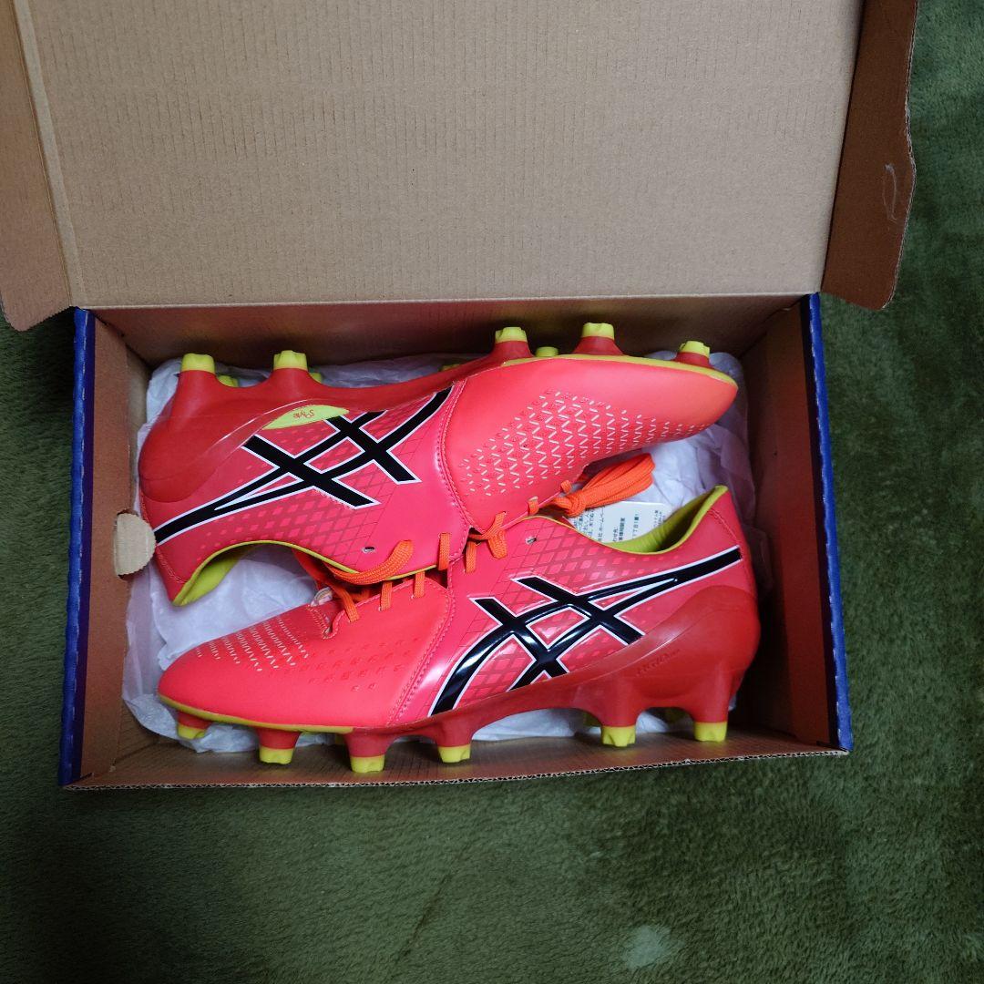 asics サッカーシューズ ピンク
