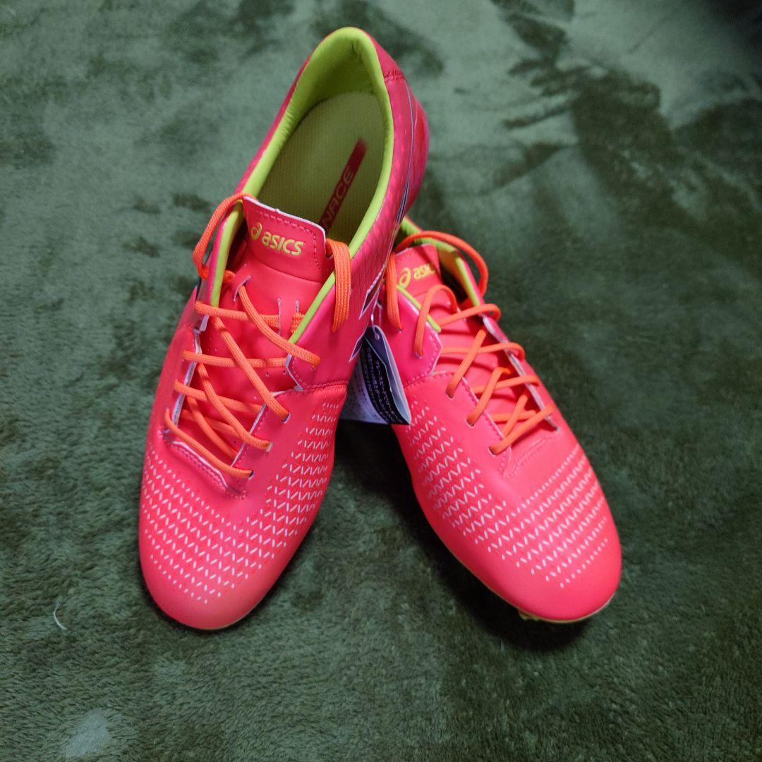 asics サッカーシューズ ピンク