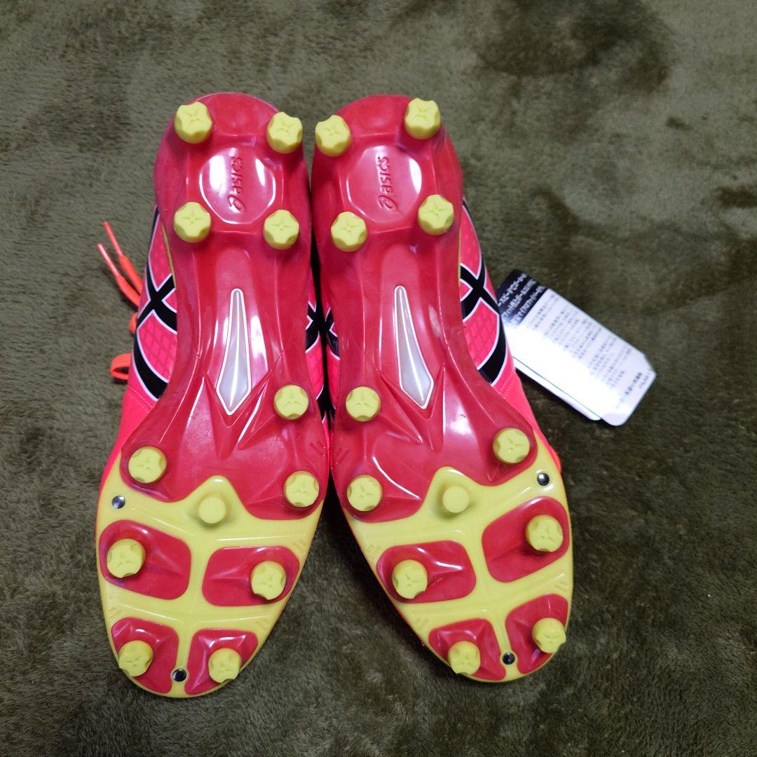 asics サッカーシューズ ピンク
