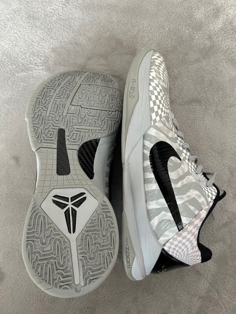 NIKE コービー 5 ゼブラ　ウルフグレー