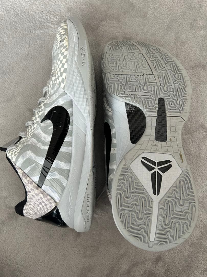 NIKE コービー 5 ゼブラ　ウルフグレー