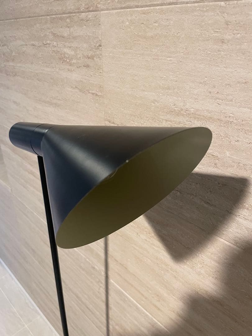 ルイス・ポールセン アルネ・ヤコブセン AJフロアランプ　リプロダクト品