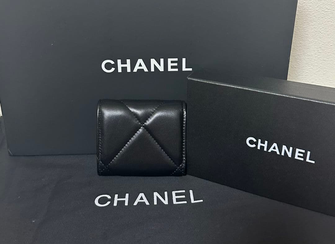 CHANEL ラムスキンレザーコンパクトウオレットブラック新品
