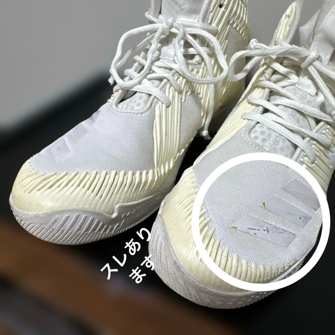 adidas バスケットボールシューズドノバン・ミッチェルのシグネチャーモデル
