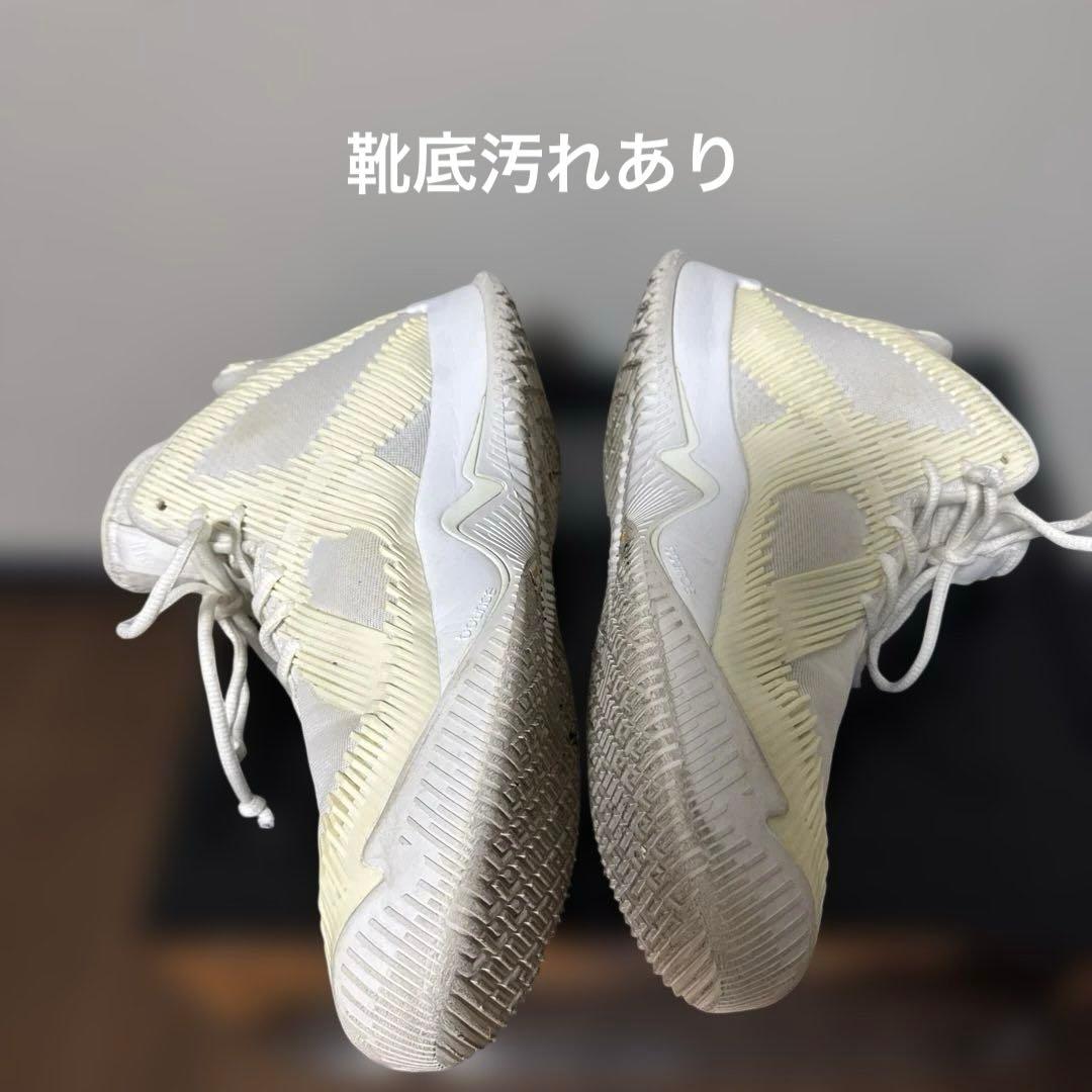 adidas バスケットボールシューズドノバン・ミッチェルのシグネチャーモデル
