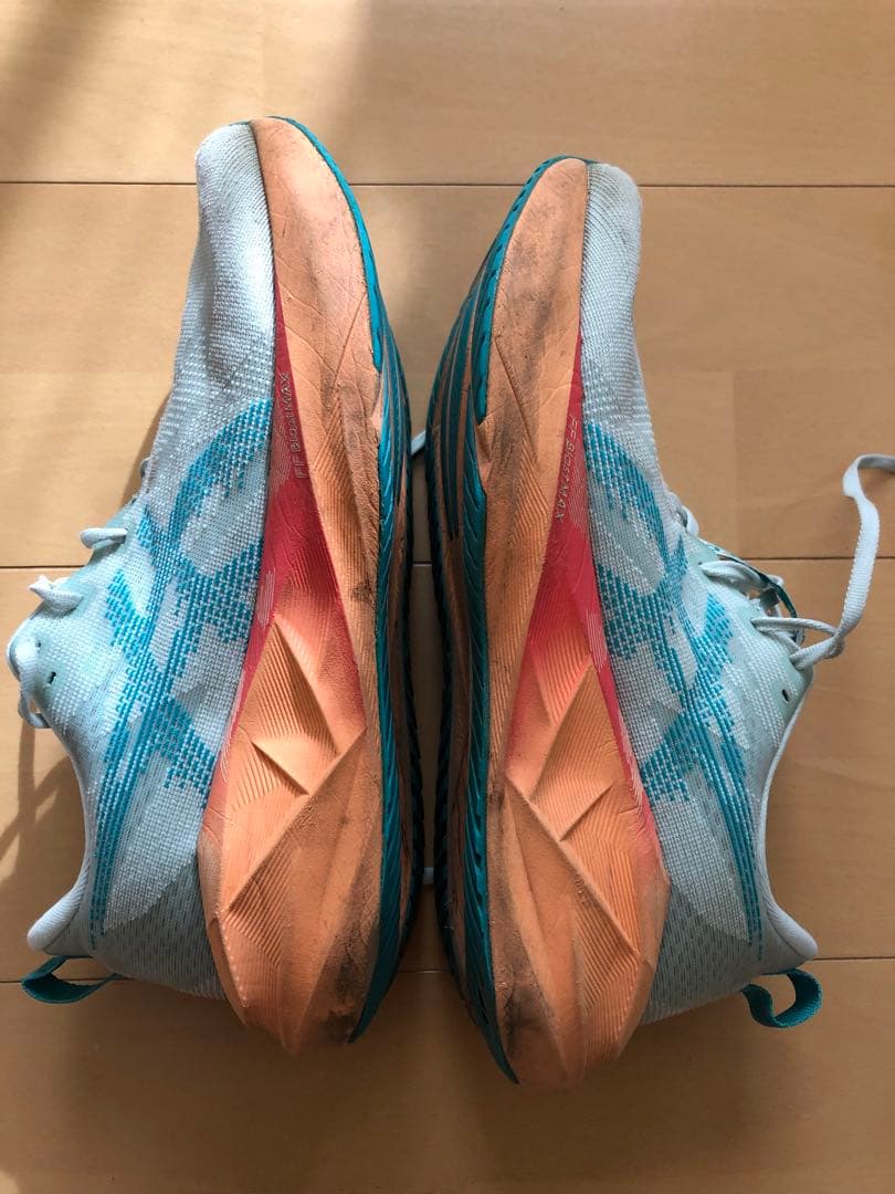 アシックス ノヴァブラスト5 中古品