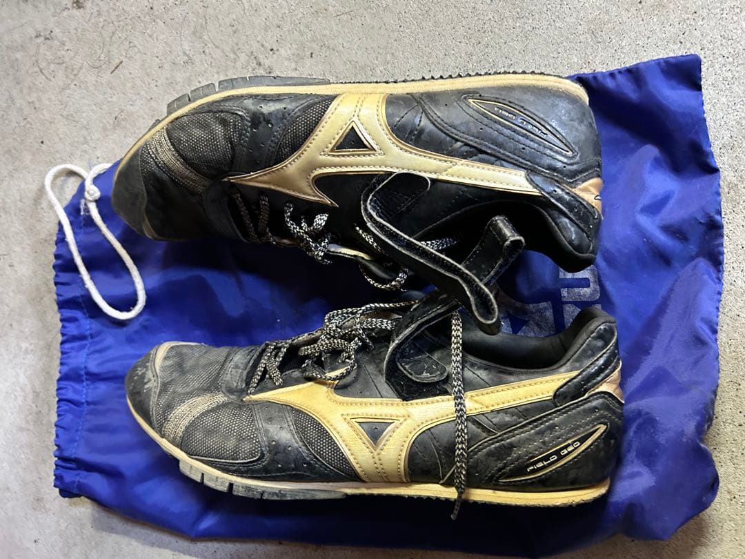Mizuno 走幅跳スパイク ブラック/イエロー 収納袋付き