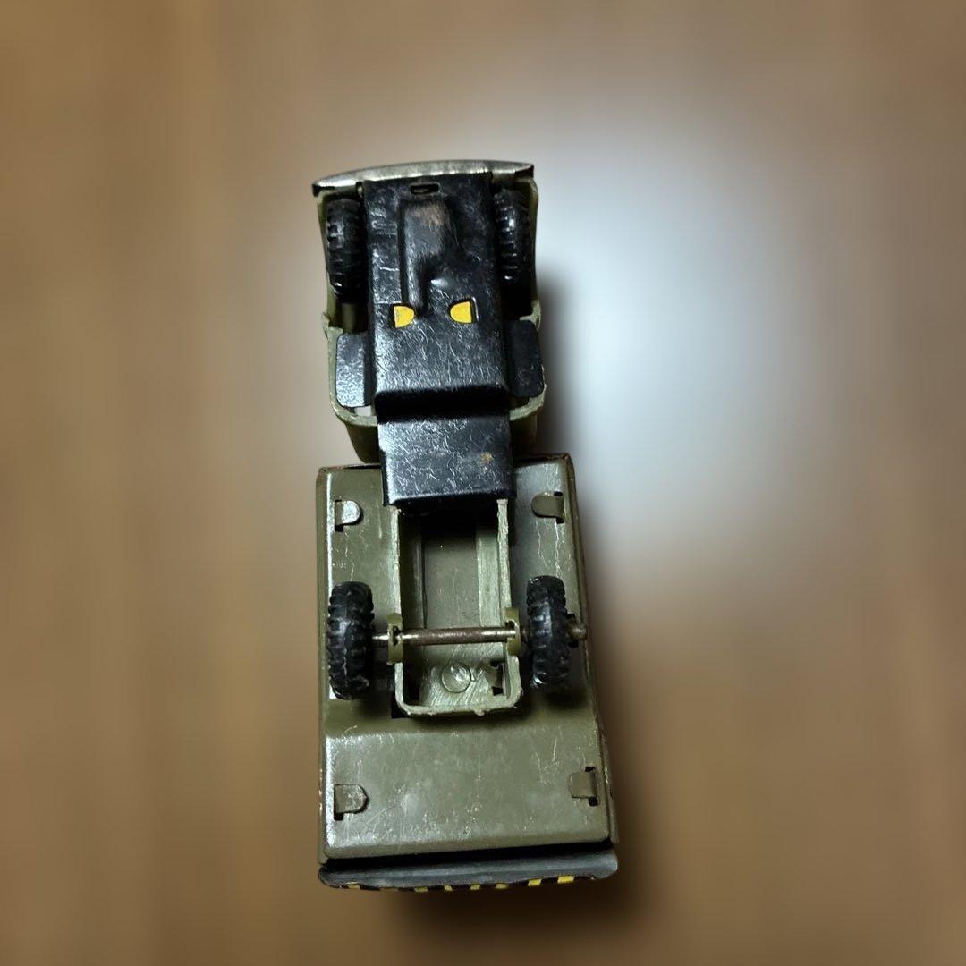 タンクローリー　プラスチックとおそらくブリキ　ミニカー　長さ10cm 幅3cm