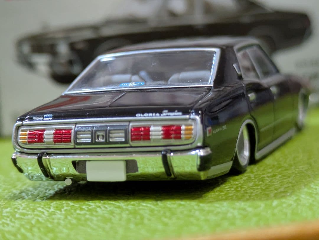 ★ カール　日産　330グロリア、330セド、白、改深リム、ローダウン