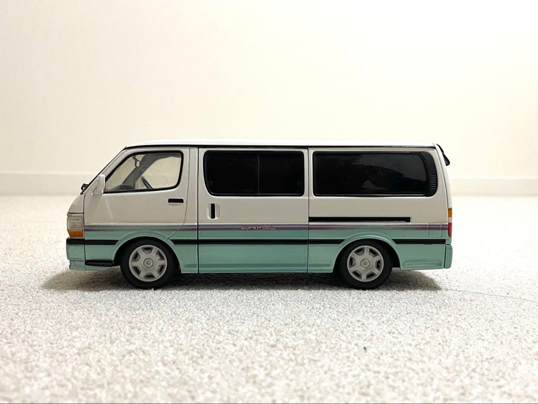 アオシマ　DISM 1/24 ハイエースバン100系中期型